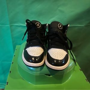 Nike Jordan one mid size 11c